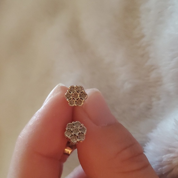 Real diamond flower cluster earrings - Picture 2 of 4